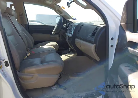 2010 Toyota Tundra Grade 4.6L V8 z USA, uszkodzony, nr VIN 5TFEM5F14AX014614